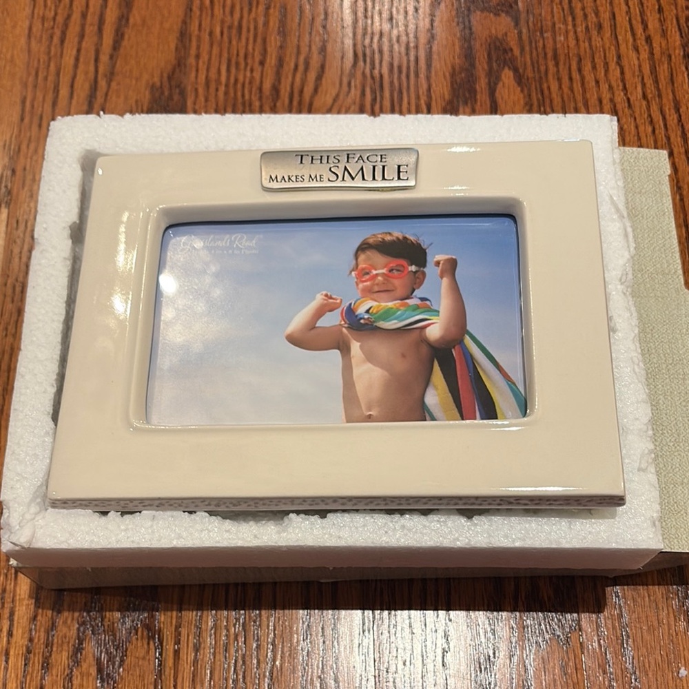 Grasslands Road 5x7 Cream Photo Frame with Engraved “This Face Makes Me Smile”
